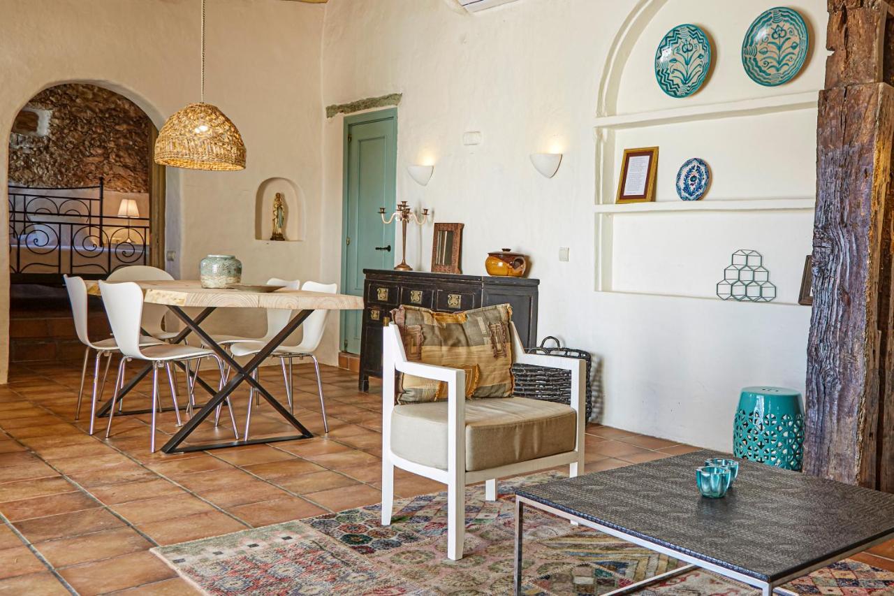 Sitges Hill Retreats-Masia Nur 22 Bedrooms Divided Over 9 Houses For Max 44 Guests Каниелес Екстериор снимка